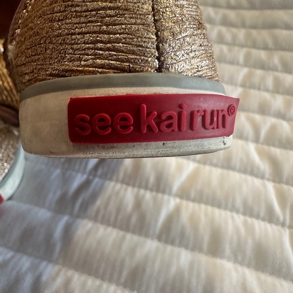 See Kai Run Toddler Girls Gold Glitter Zipper Ankle Boots Size 5 - Picture 5 of 7